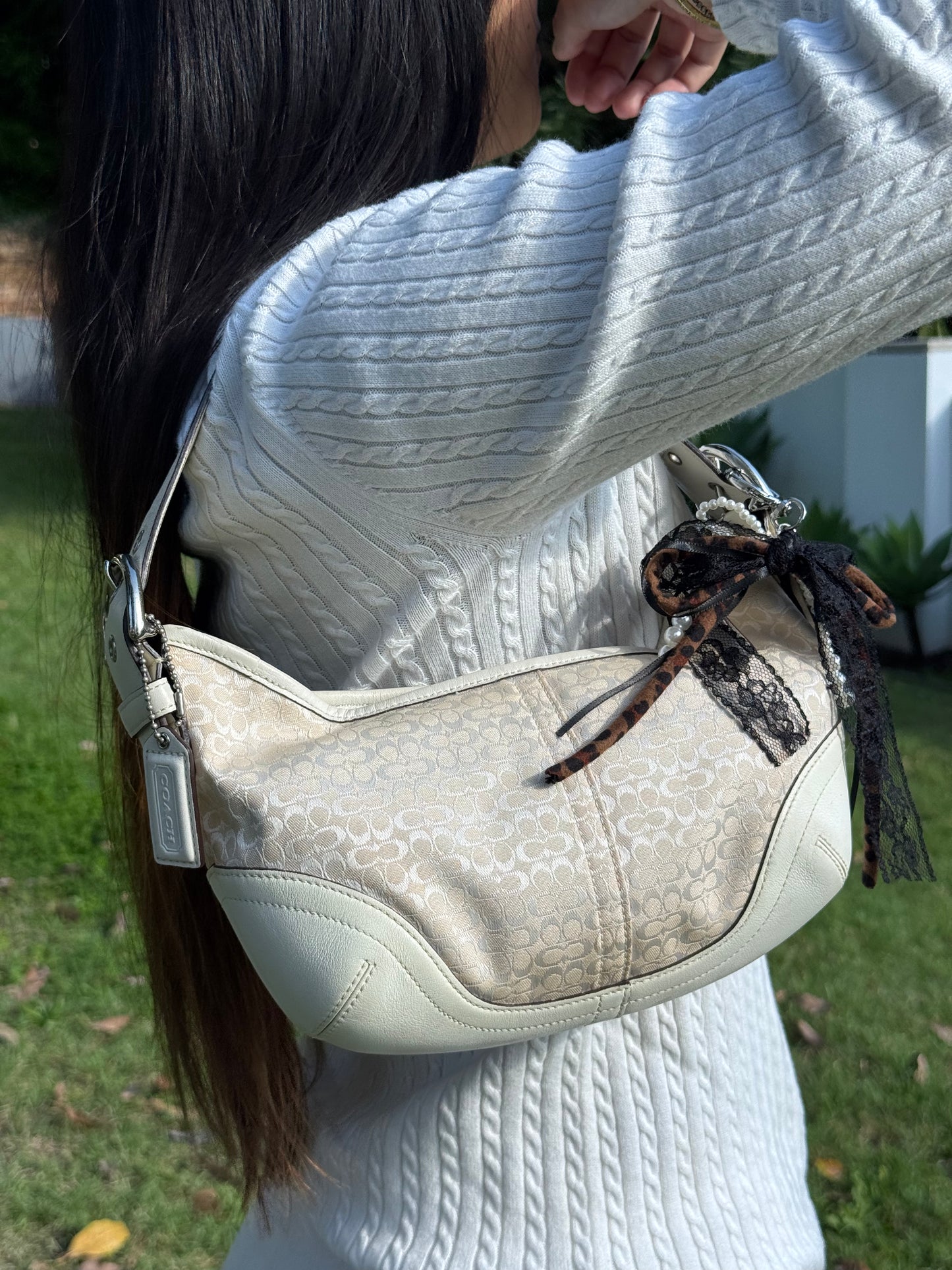 Cream Coach